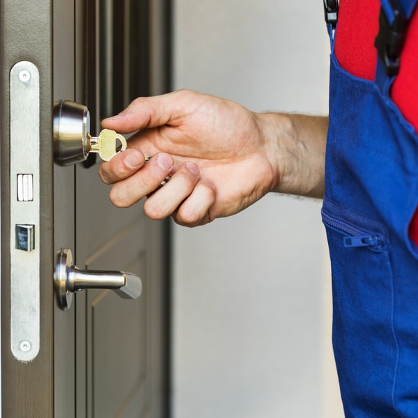 en cerrajería residencial nos comprometemos a llegar a su casa en un plazo máximo de una hora